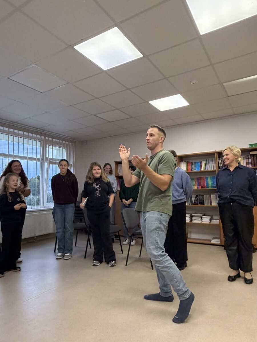Dėmesinga tėvystė – laikas kartu per kūrybą ir teatrą 08