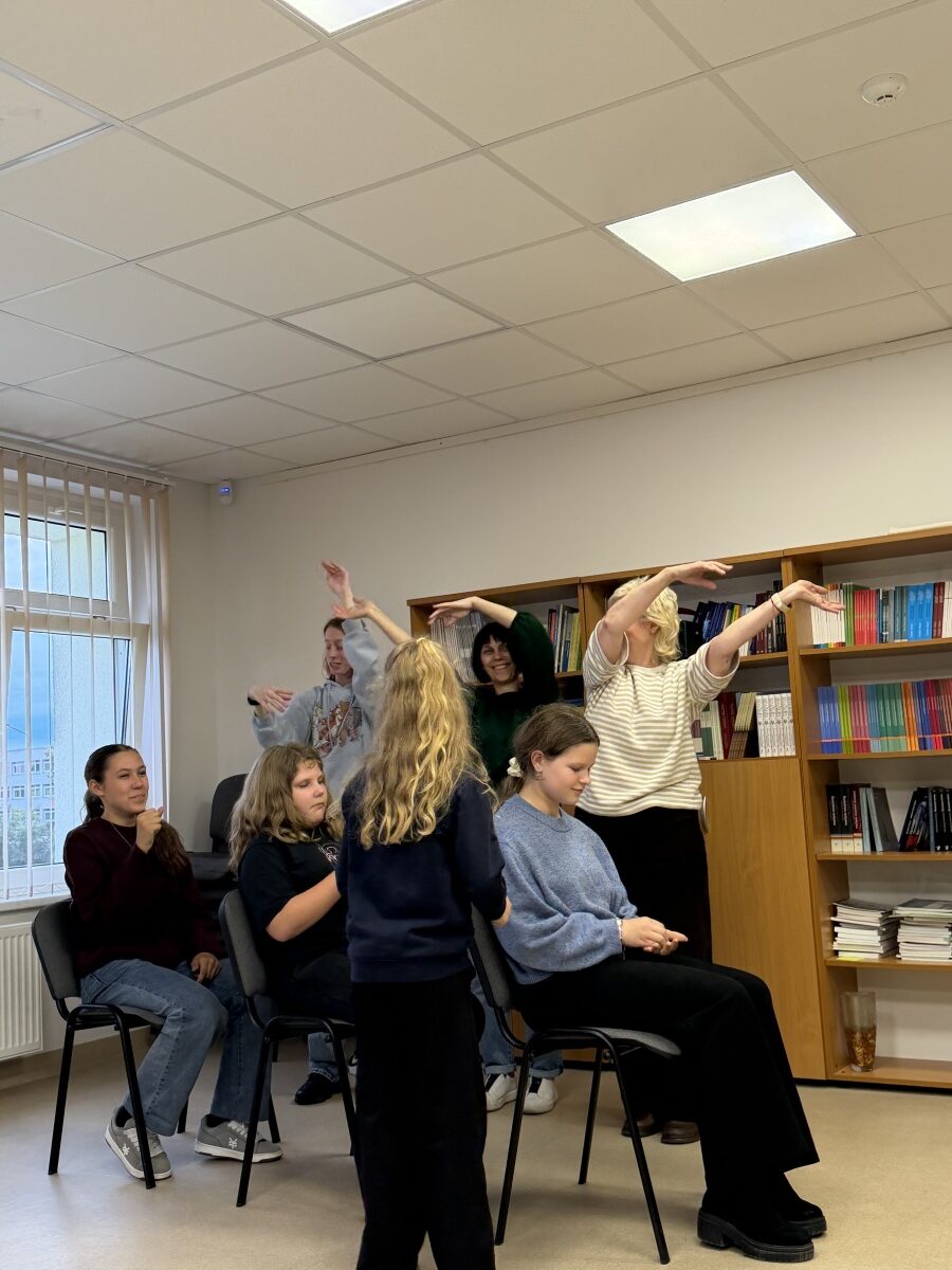 Dėmesinga tėvystė – laikas kartu per kūrybą ir teatrą 09