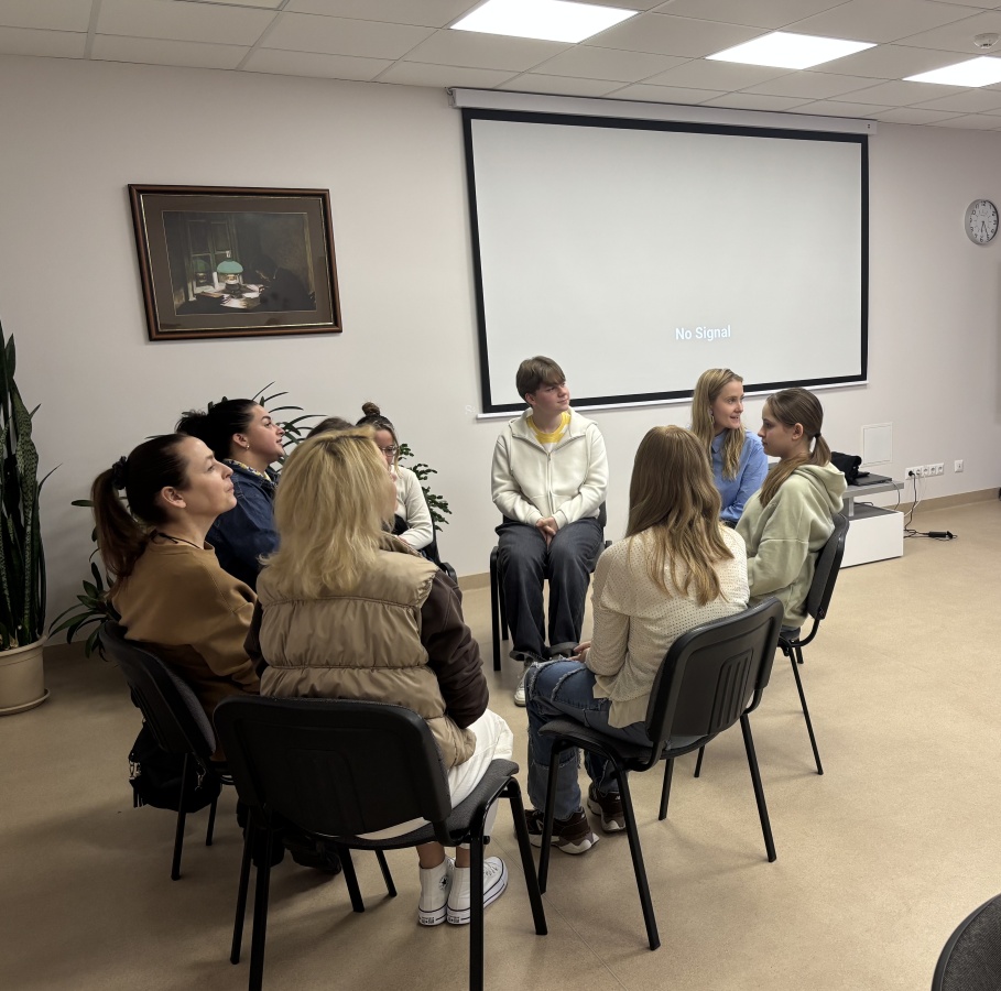 Dėmesinga tėvystė – laikas kartu per kūrybą ir teatrą 10